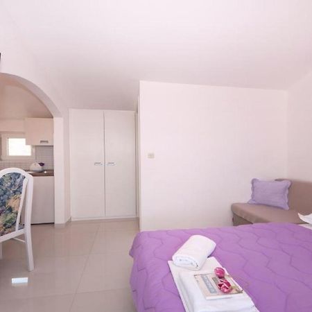 Apartments Angela Baška Voda المظهر الخارجي الصورة