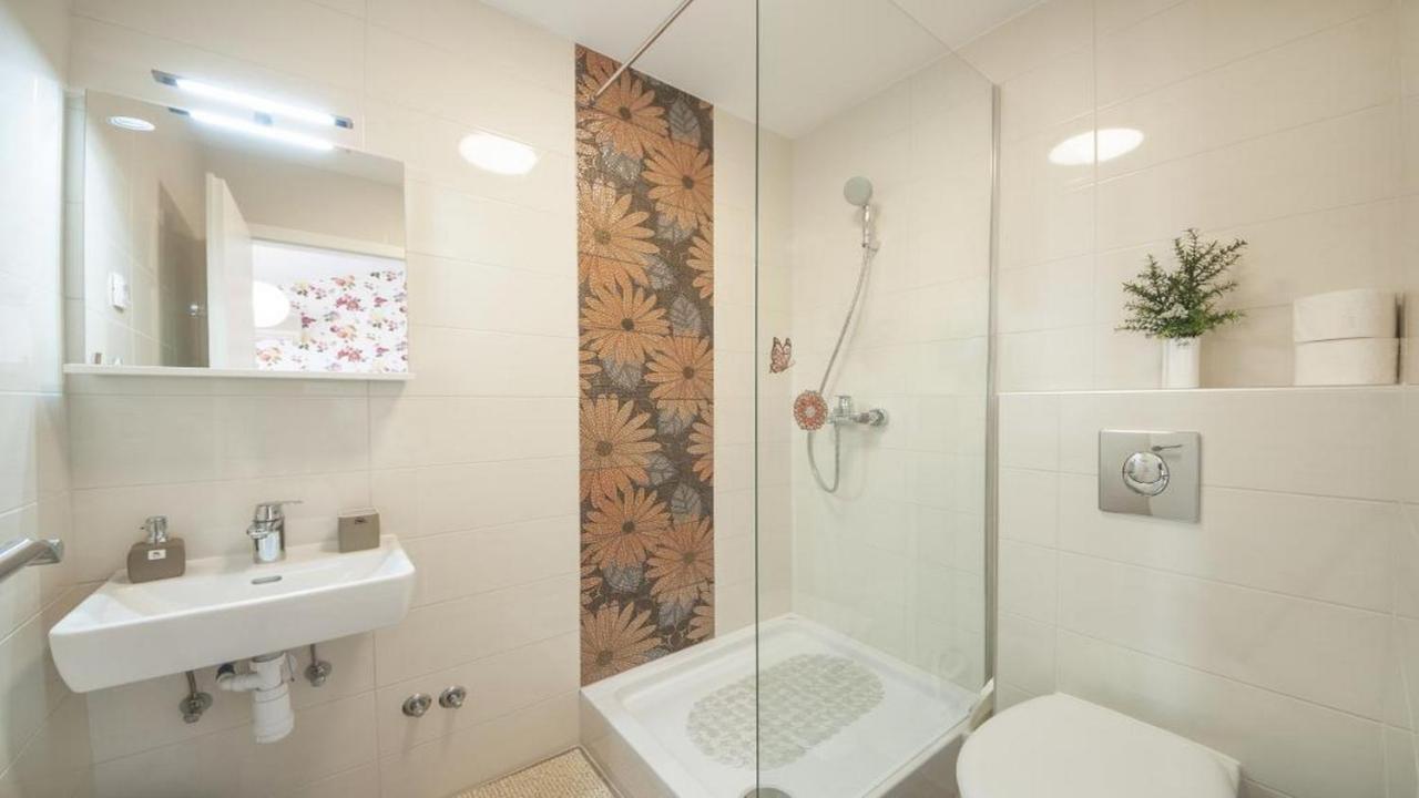 Apartments Angela Baška Voda المظهر الخارجي الصورة