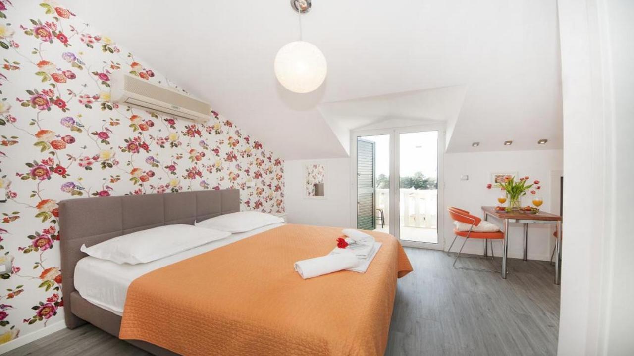 Apartments Angela Baška Voda المظهر الخارجي الصورة