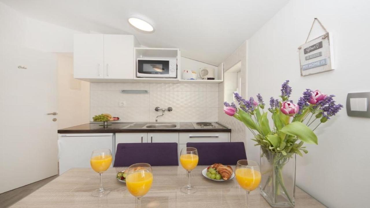 Apartments Angela Baška Voda الغرفة الصورة