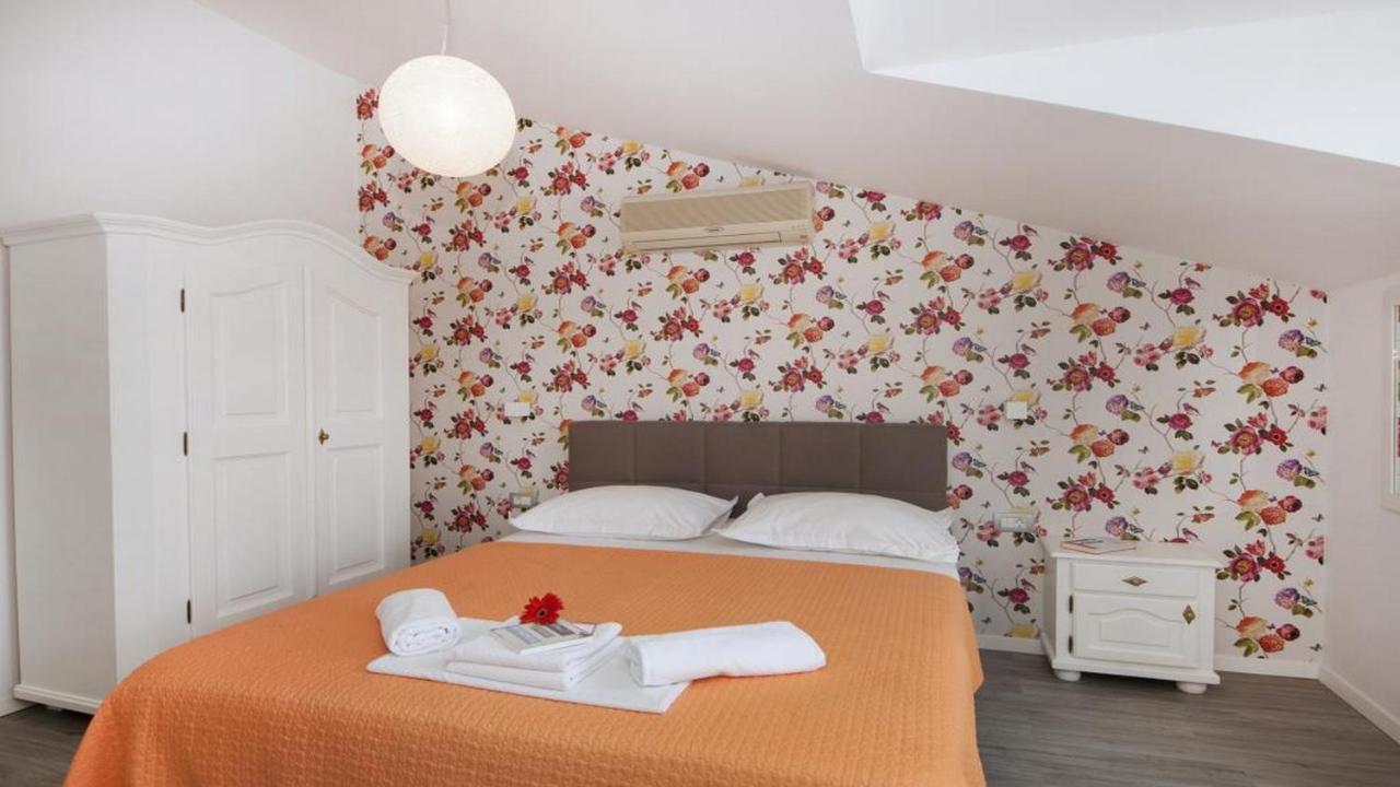 Apartments Angela Baška Voda المظهر الخارجي الصورة