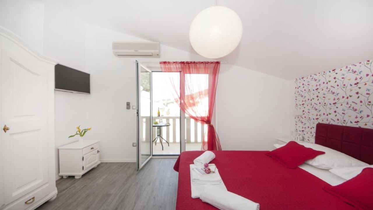 Apartments Angela Baška Voda المظهر الخارجي الصورة