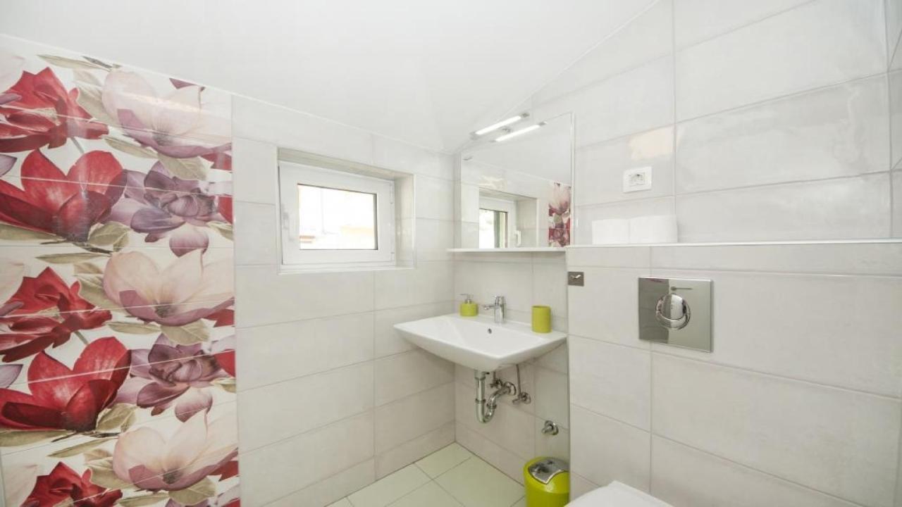 Apartments Angela Baška Voda المظهر الخارجي الصورة